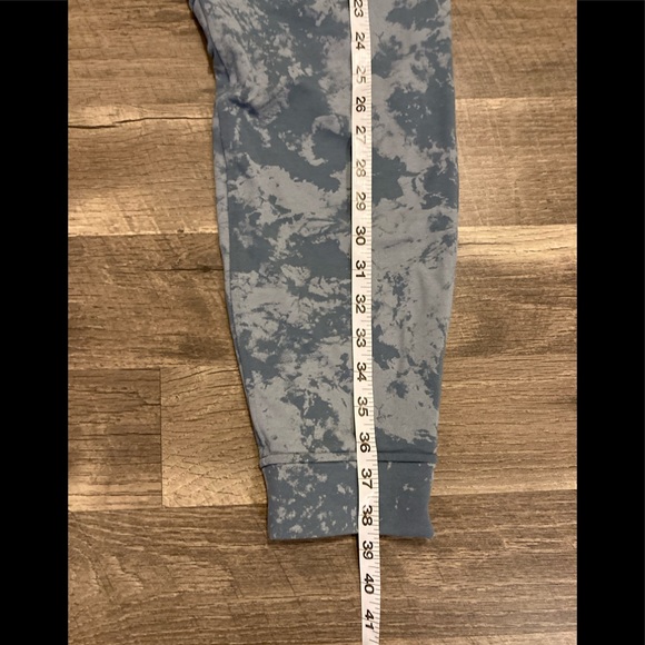 🆕💙 AUTHENTIC LULULEMON JOGGERS 💙🆕 - Picture 9 of 14